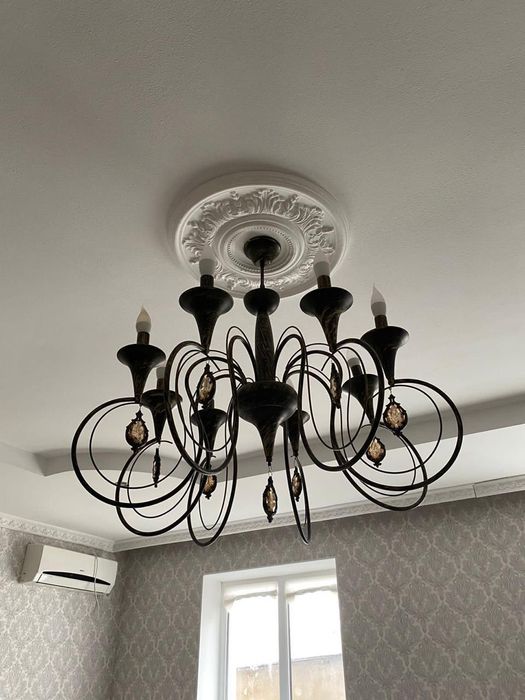 Кілем, жапкыш, люстра