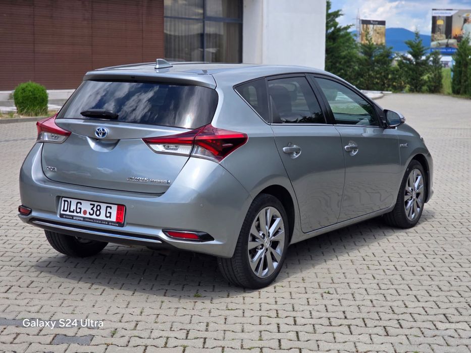 Toyota Auris Hibrid 1.8 Automat