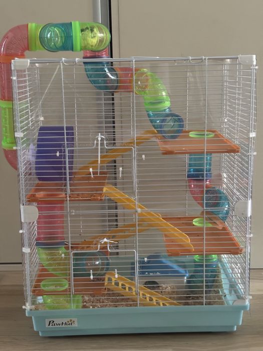 Cusca  pe doua etaje cu hamster
