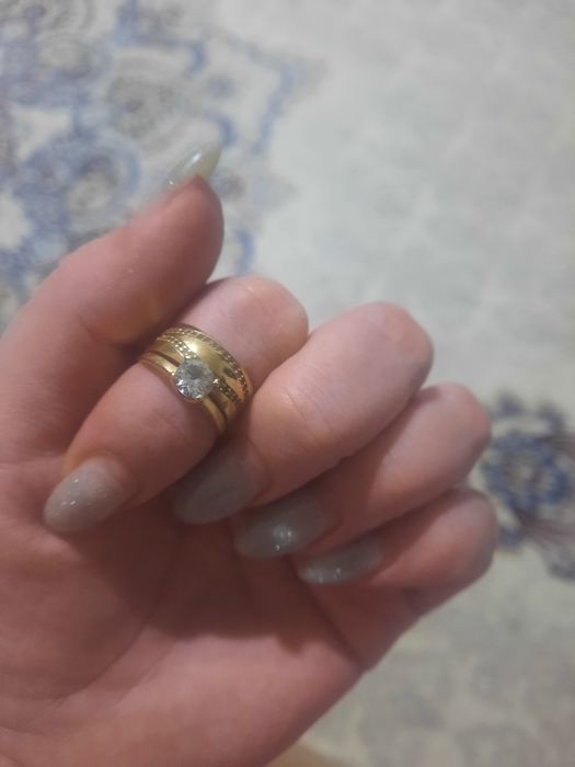 Продаю кольцо срочно