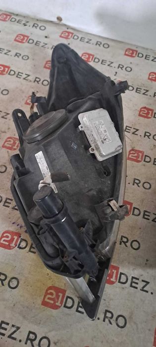 Faruri complete cu Xenon / Far stanga , far dreapta pentru Ford Kuga generatia 1 , pretul afisat este per bucata