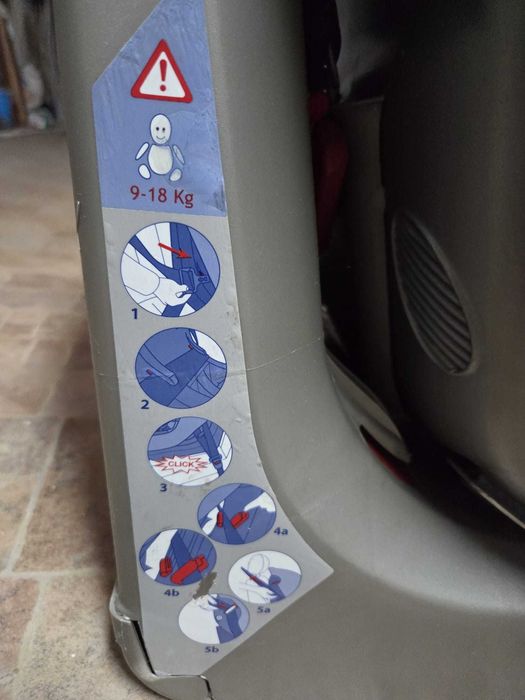 Scaun auto copii Chicco de la 9 la 18 kg cu prindere pe centura