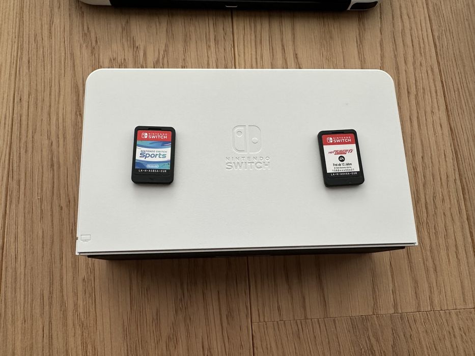 Consola Nintendo Switch OLED cu accesorii