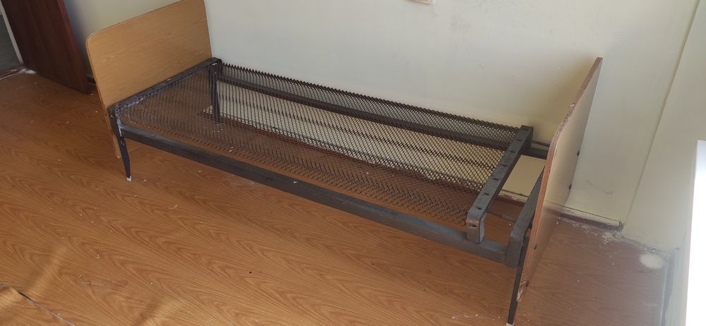 Панцирные кровати