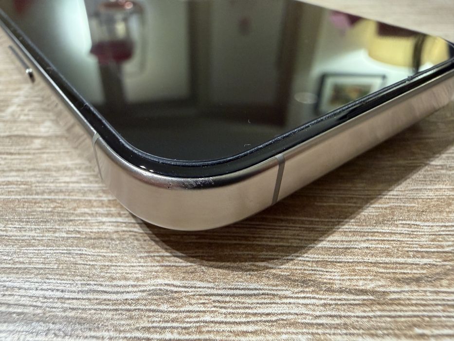 Iphone 15 Pro + подарък