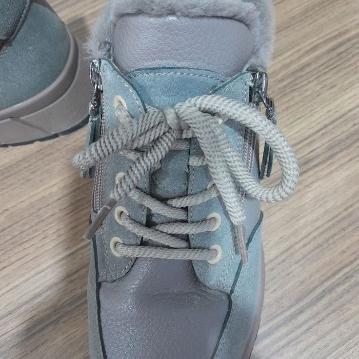 Продам кроссовки