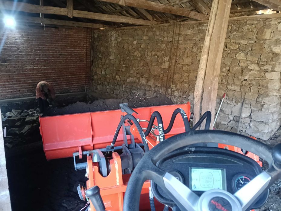 Услуги с мини багер  челен товарач фадрома Сливен Нова Загора Твърдица