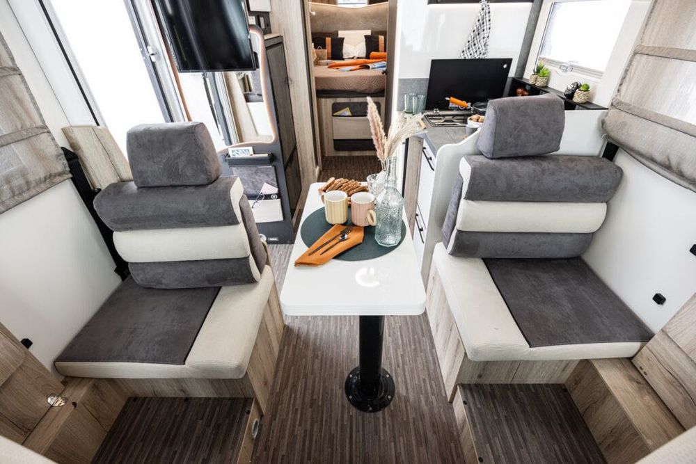 Autorulota Integrată  ELNAGH MAGNUM 582, model 2025-2026