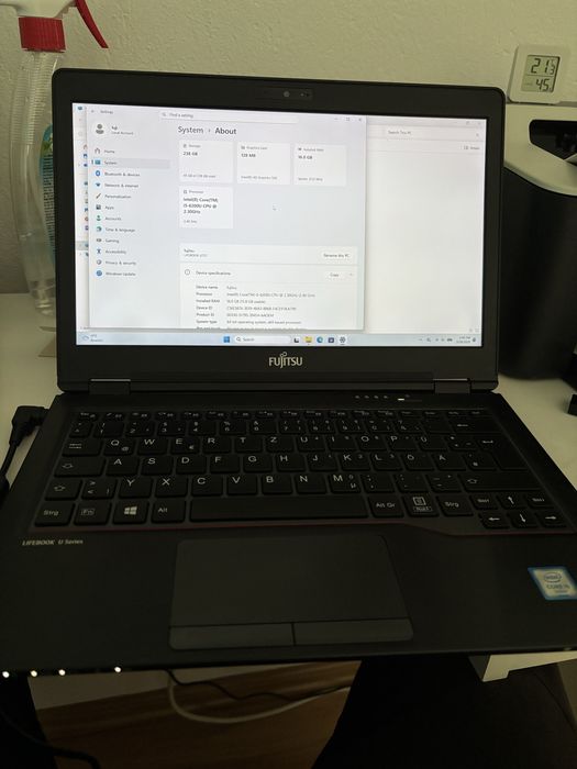 Fujitsu u727 лаптоп