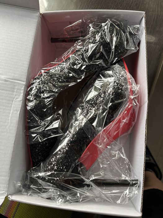 Продам туфли молельные новые на среднем каблуке