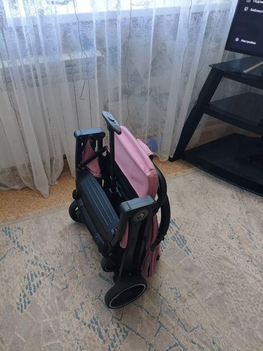 Продам детскую коляску для принцессы