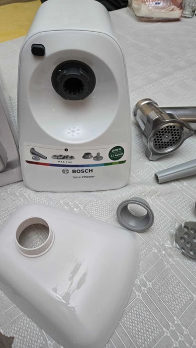 Masina de tocat carne Bosch, 2 site:3.8/8 mm, Accesoriu carnati, Alb