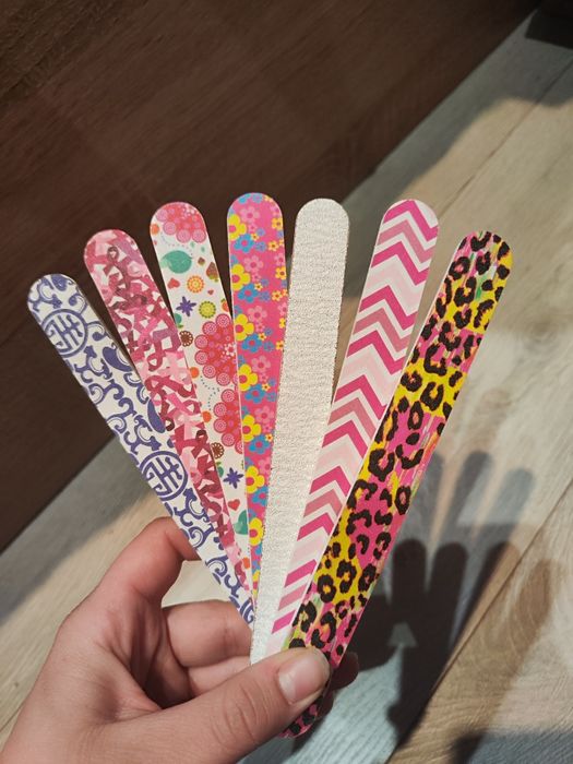 Голям комплект за маникюр – печка, изглеждащ гел, четки, декорации