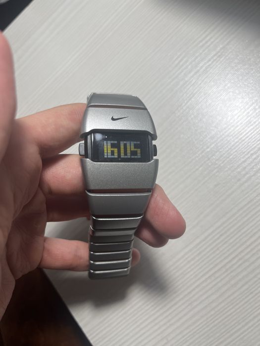 Цифровые часы Nike D-Line.