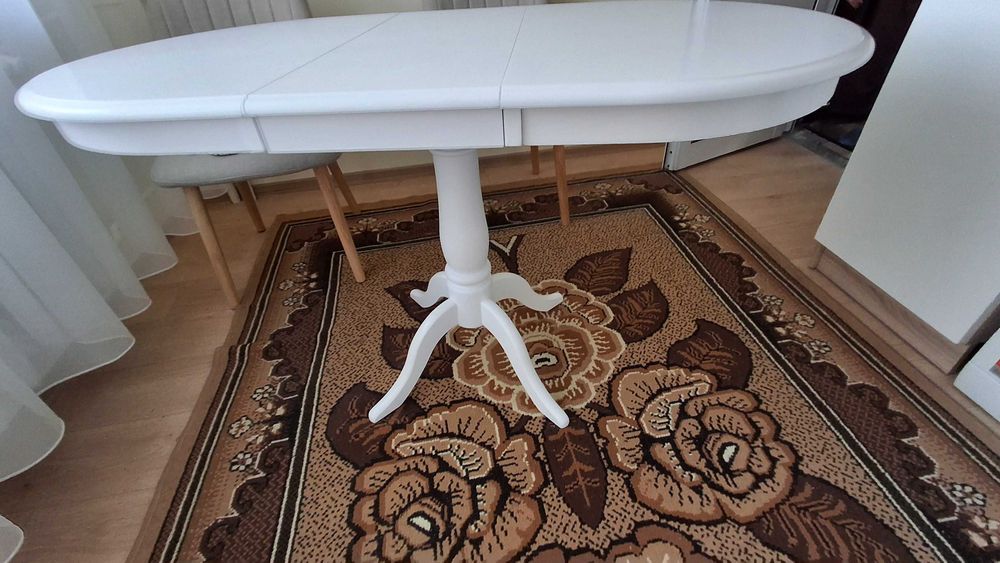 Продавам кухненска маса