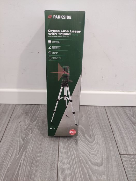 Nivela laser cu trepied Parkside cu linii in cruce