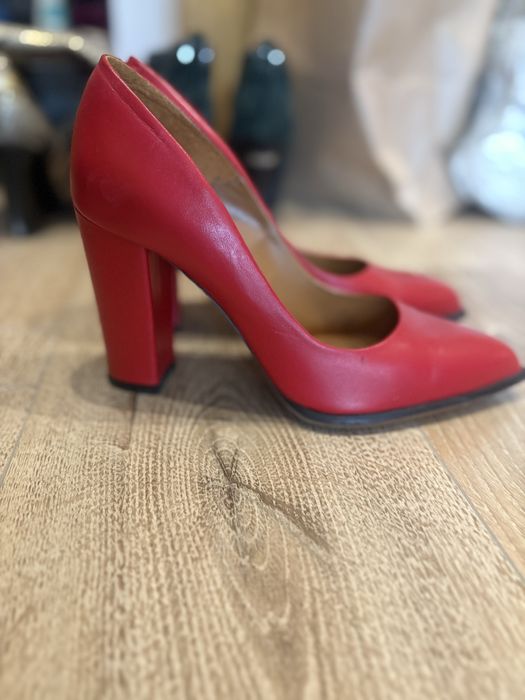 Кожени обувки на ток