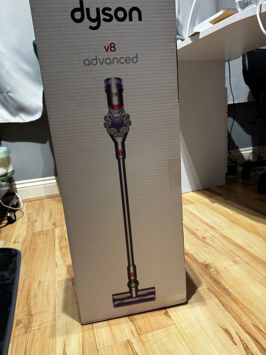 Dyson v8 advanced