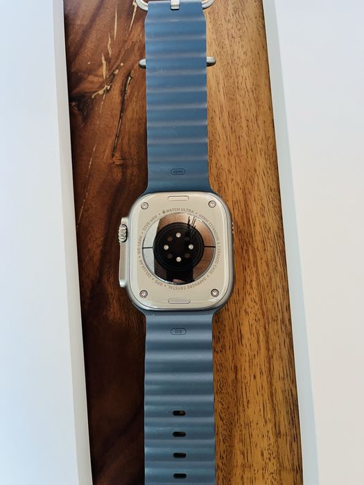 Apple Watch Ultra 3, Natural Titanium Case, 49mm,