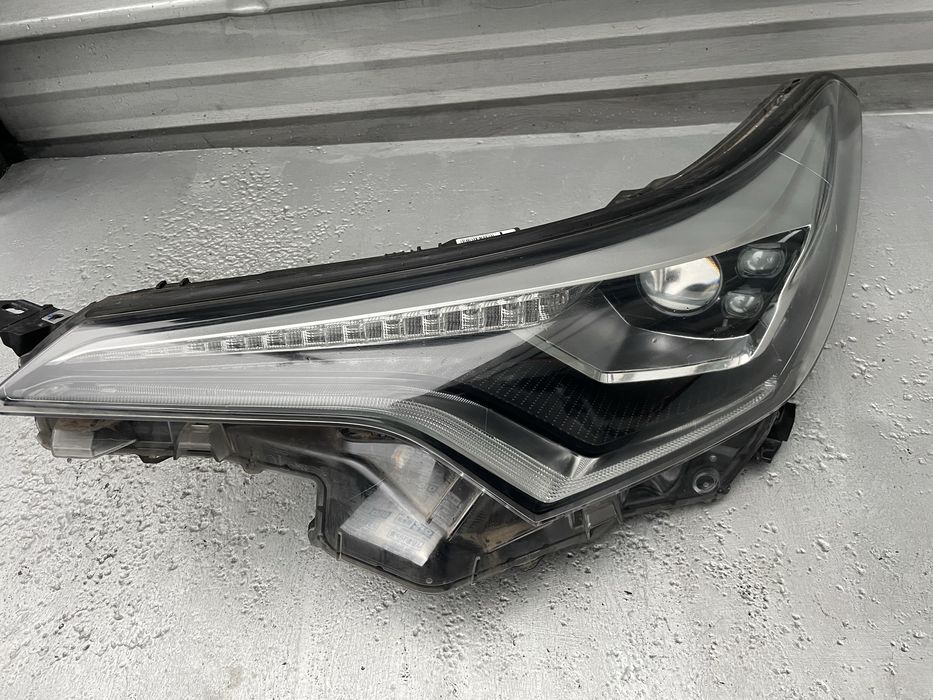 Оригинален ляв LED фар Toyota C-HR 2019+ 81150-F4170
