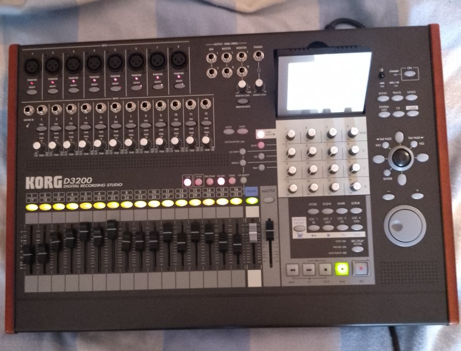Mixer  Korg  D3200