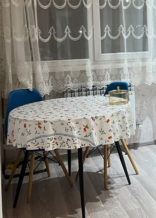 Круглый стол со стульями (3 шт)