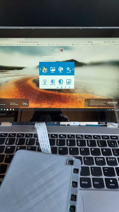 Display 11.6 inch, 1920 x 1080 (16:9) FHD de la Lenovo Yoga 710-11ikb