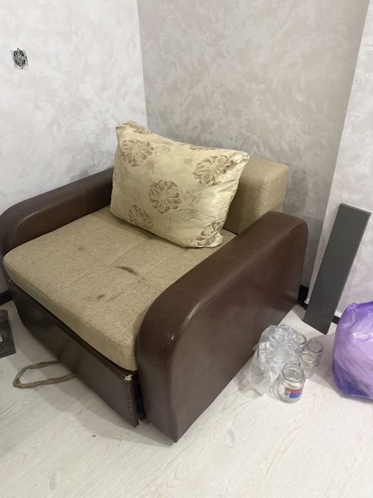 Отдам даром диван с креслом в хорошем состоянии