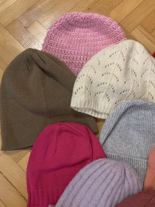 Шапки различни цветове