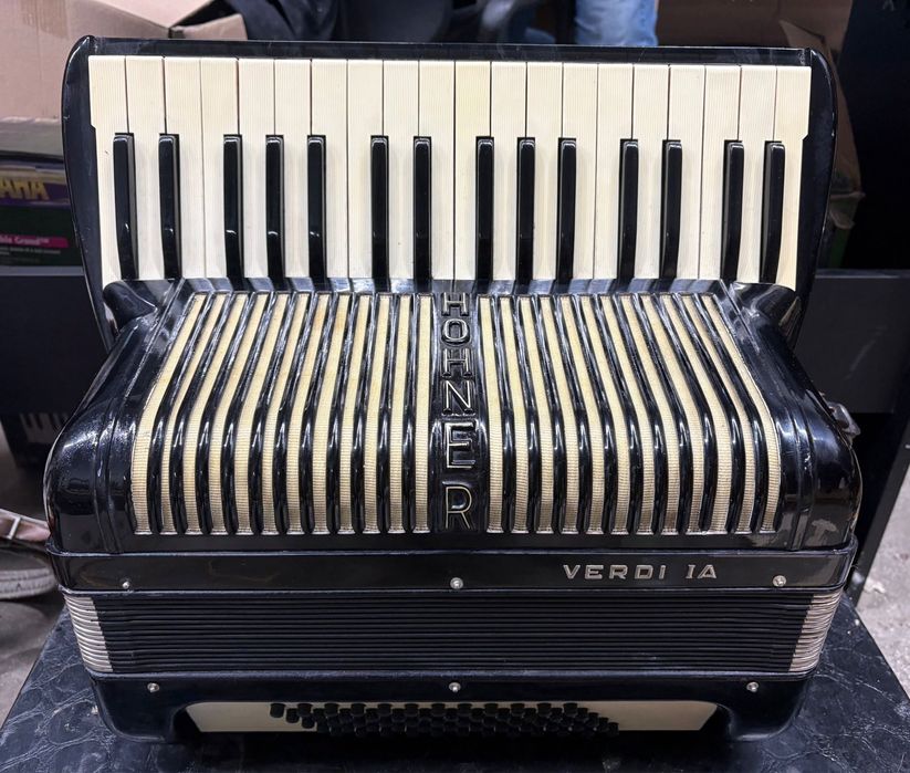 Acordoen Hohner Verdi 1A cu 60 de basi