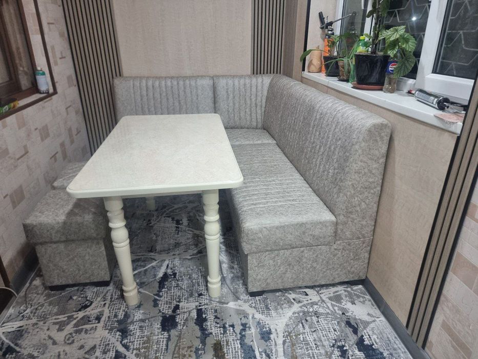 Кухни уголок с столом