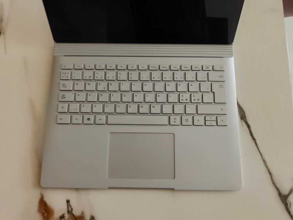 Microsoft Surface Book 2