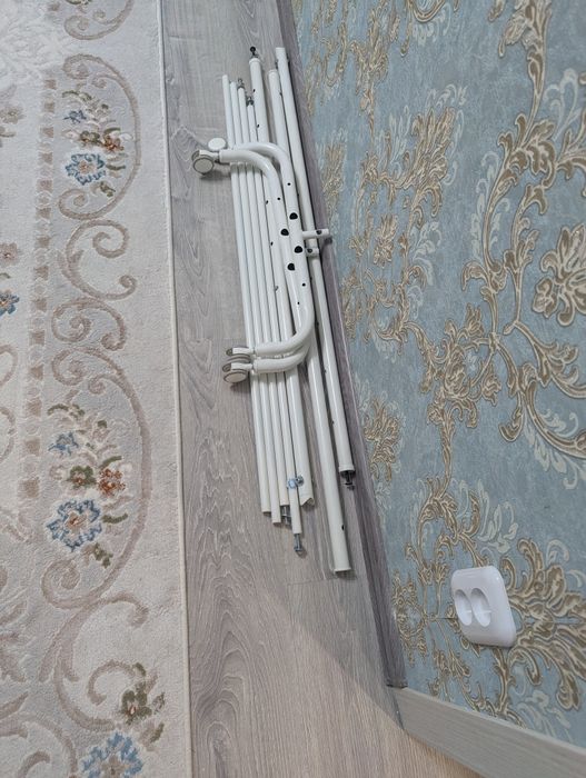 Продам вешалку напольная