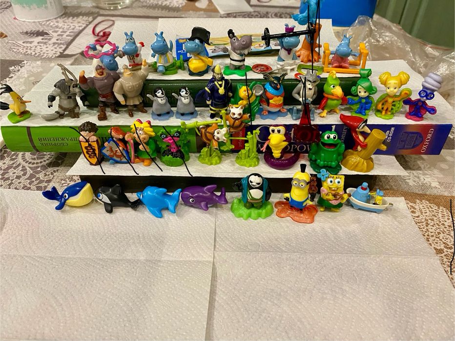 Продам стаканы и игрушки