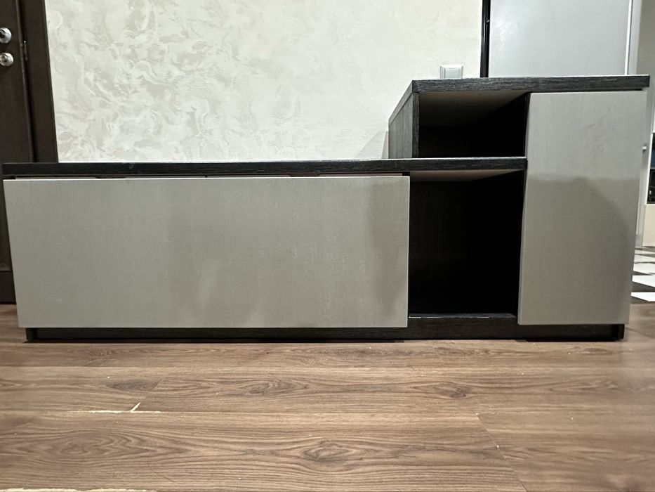 Продам тумбу под телевизор