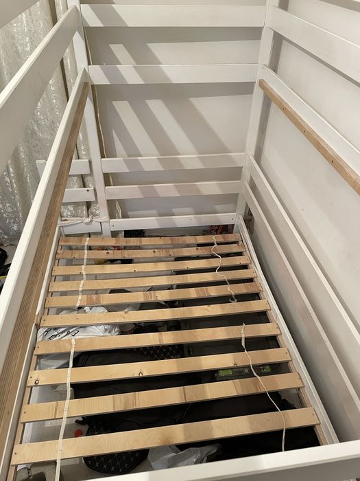 двухъярусная кровать с матрасом