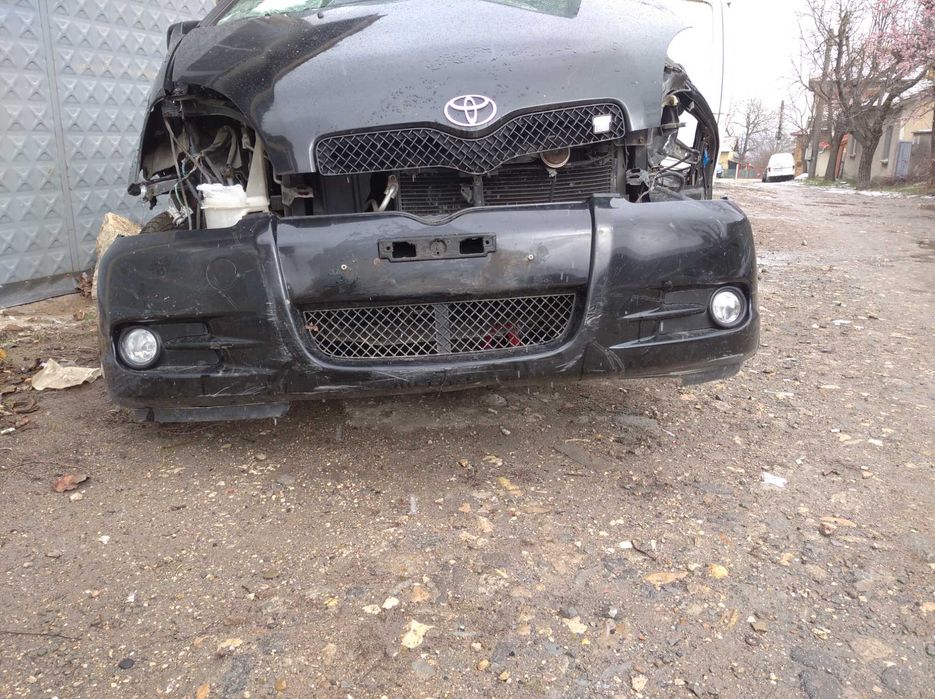 Тойота Ярис на части