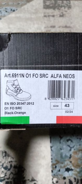 Продам новые спецобувь ботинки 43 размер.