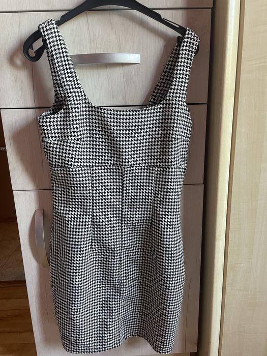 Дамска рокля с презрамки