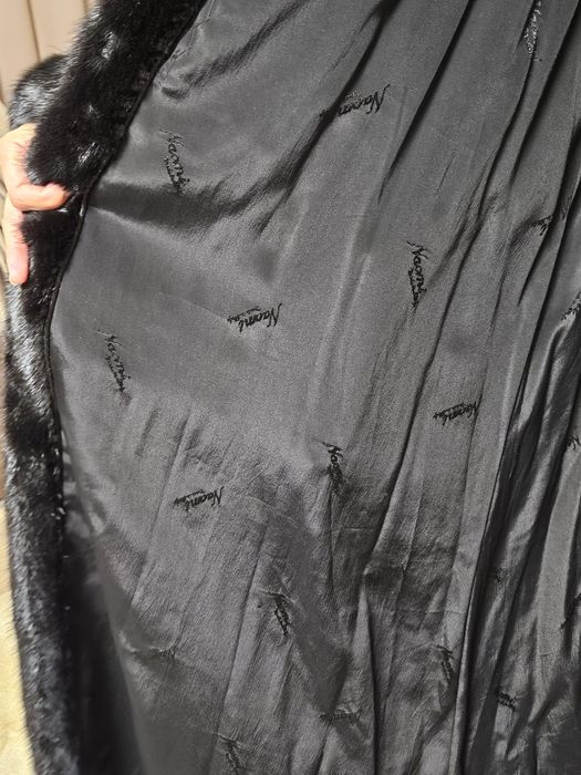 Продаётся норковая шуба!