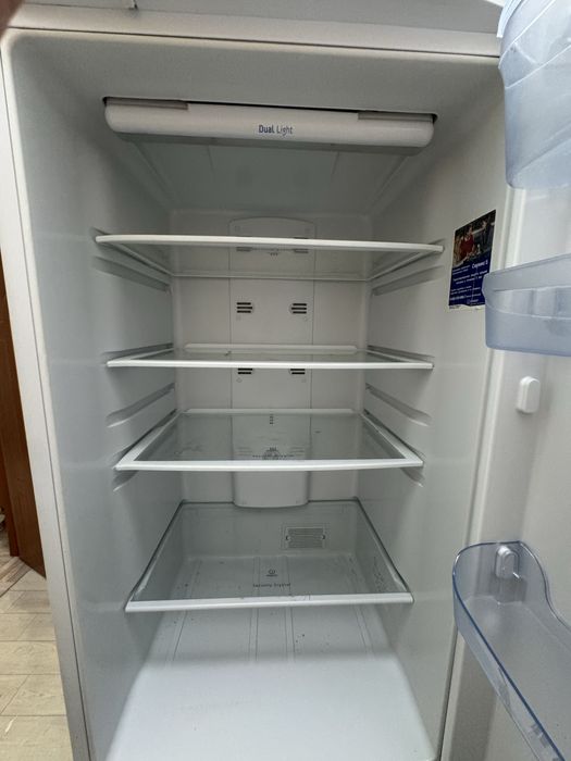 Продам холодильник Indesit