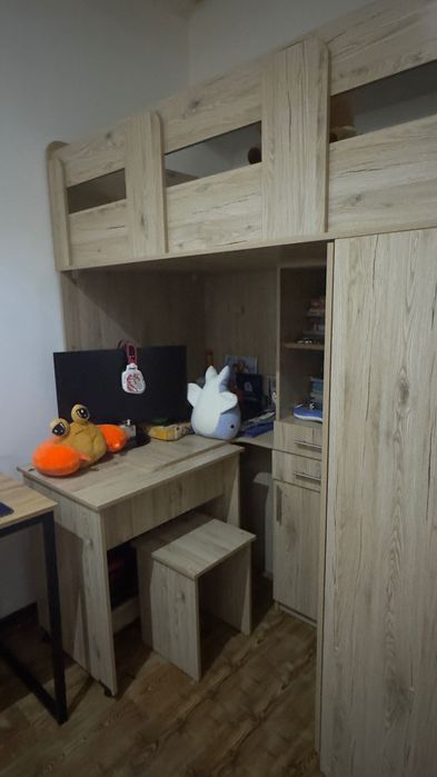 Детский гарнитур, двухэтажная кровать со шкафом и письменным столом