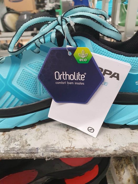 Treking  Scarpa  noi marimea 41/5 made in Vietnam
