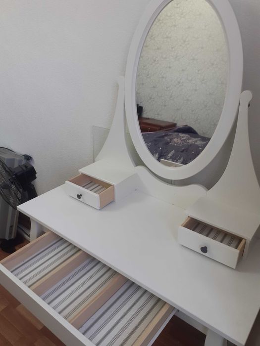 Продам женский столик