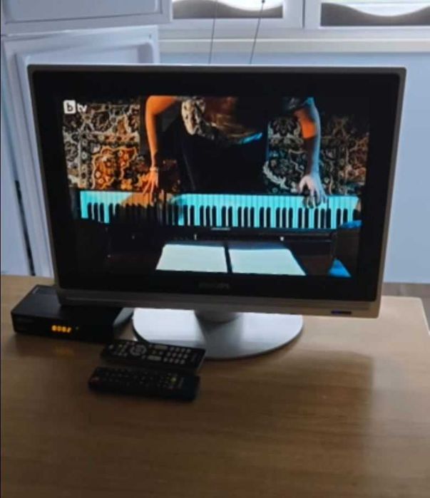 Телевизор Philips 19” с декодер и антена – готов за ползване