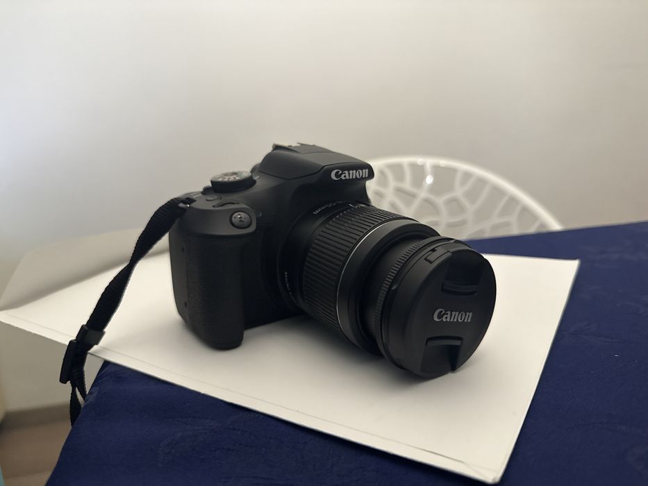 Фотоапарат EOS 2000D + чанта подарък