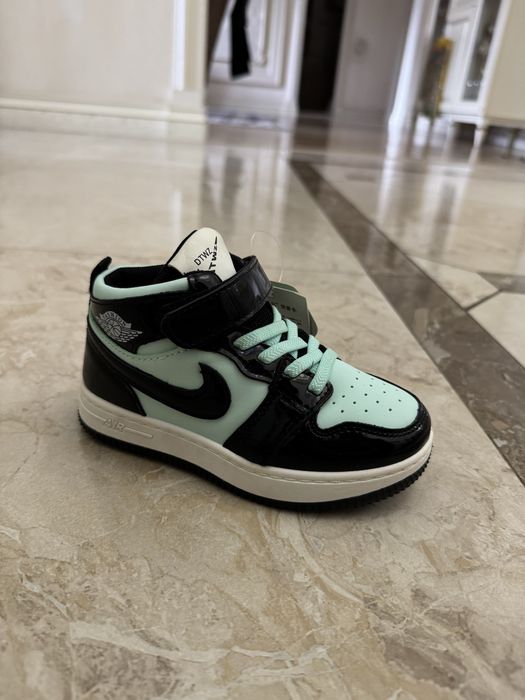 Кроссовки детские