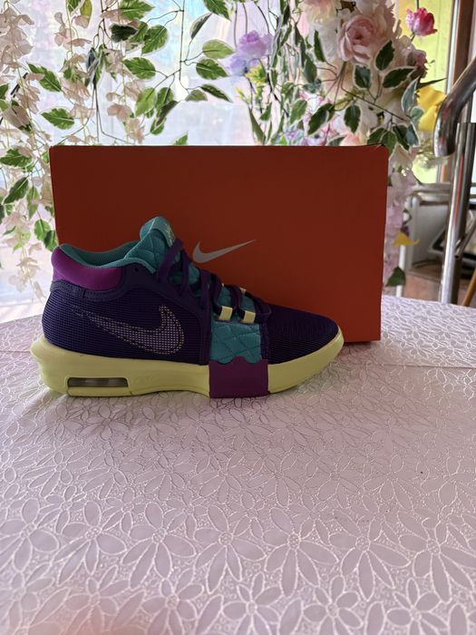Nike LeBron Witness VIII