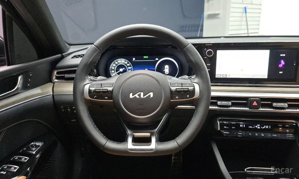 продаётся автомобиль автомат бензин 
Год выпуска: 2022