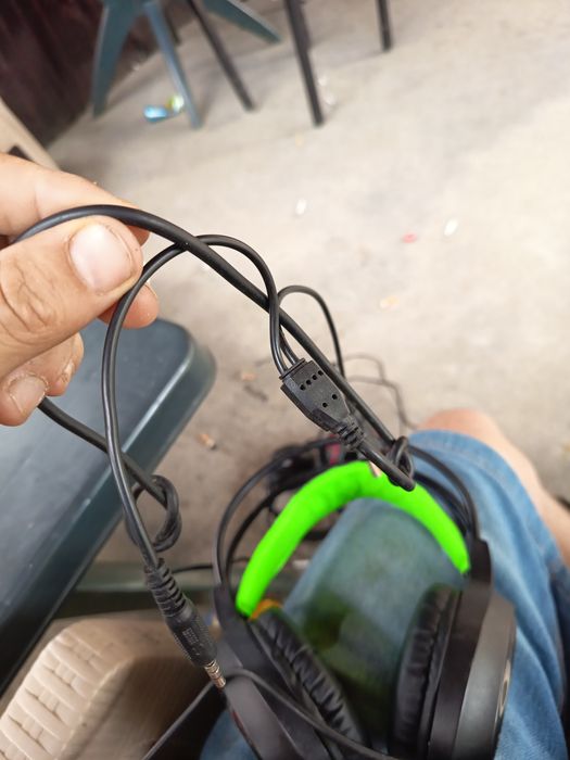 Vând căști gaming